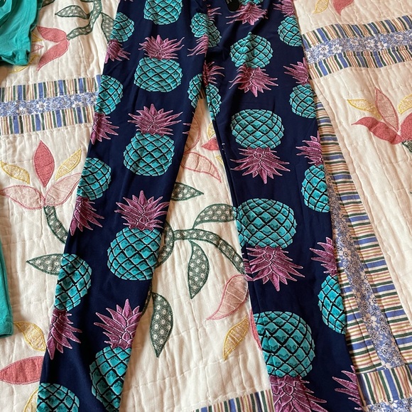 Matching Cold Shoulder Shirt With Pineapple Leggings - Picture 5 of 9